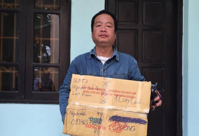 Nguyễn Văn Dự cùng tang vật tai cơ quan công an.