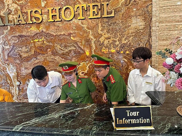 Trực tiếp hướng dẫn cơ sở khai báo lưu trú qua phần mềm ASM.
					
				
			
			Trực tiếp hướng dẫn cơ sở khai báo lưu trú qua phần mềm ASM.