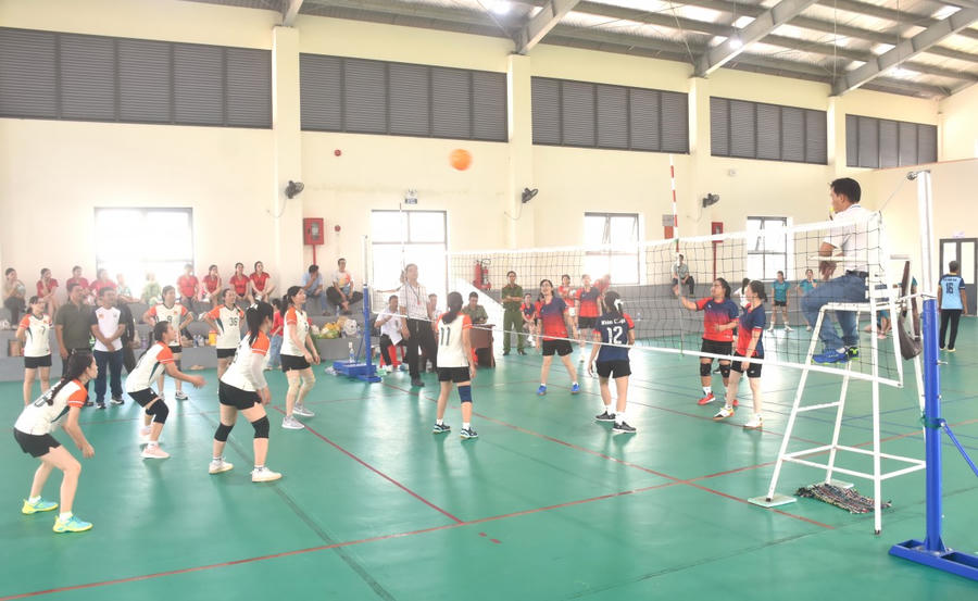 Các vận động viên thi đấu môn Bóng chuyền hơi nữ.