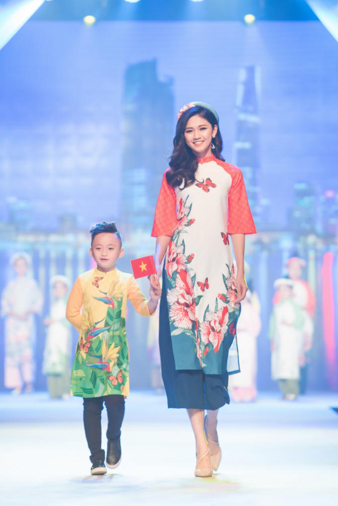 Si&ecirc;u mẫu Thanh Hằng, Minh T&uacute;, Hoa hậu Đỗ Mỹ Linh toả s&aacute;ng tr&ecirc;n s&agrave;n diễn Asian Kids Fashion Week