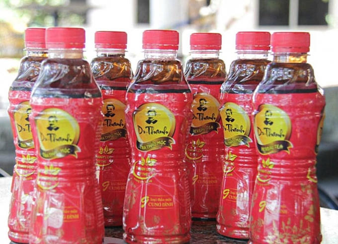 79 chai trà thảo mộc Dr Thanh còn hạn sử dụng nhưng xuất hiện cặn lơ lửng, trắng đục