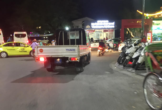 ... rẽ vào đường Lê Lợi.