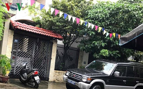 Công an khám nhà riêng các bị can.