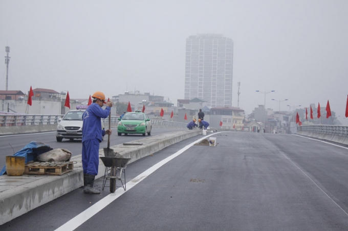 Một số hạng mục đang được những c&ocirc;ng nh&acirc;n ho&agrave;n thiện.