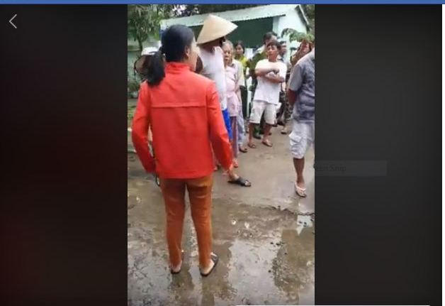 Người dân cho rằng chủ đầ tư không có quyền chặn lối ra biển của họ và cũng không được quyền sở hữu mặt biển...