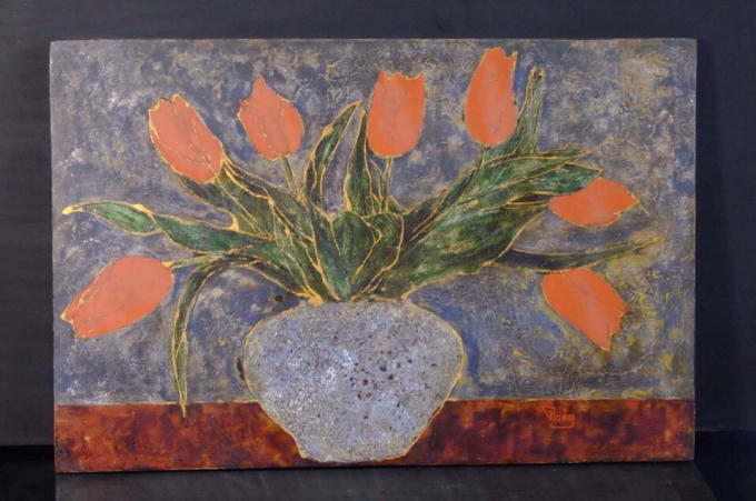 Tranh sơn mài không chỉ là phương tiện cô gái này sử dụng để bày tỏ con người mình, nó còn chính là cầu nối giúp cô luôn hướng về quê hương, nguồn cuội.