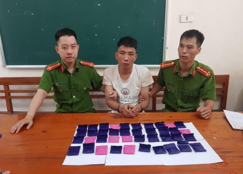 Đối tượng Ngân Văn Pịt cùng tang vật - Ảnh Công an Nghệ An.