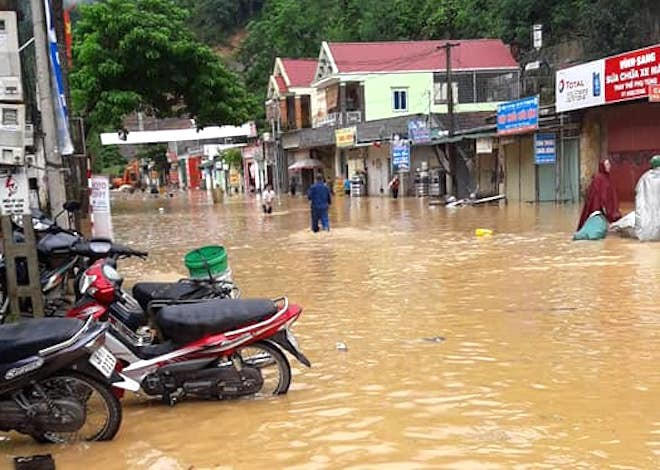 Mưa lũ gây ngập úng, chia cắt nhiều nơi trên địa bàn Nghệ An.
