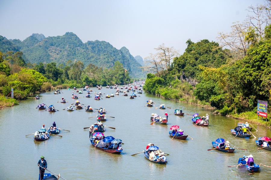 Kiện toàn Ban Chỉ đạo xây dựng, hoàn thiện Đề án bảo tồn và phát huy giá trị khu di tích quốc gia chùa Hương. (Ảnh minh hoạ)