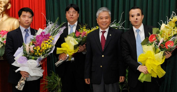 Ông Đặng Thanh Bình (thứ 3 từ trái qua) khi còn đương chức.