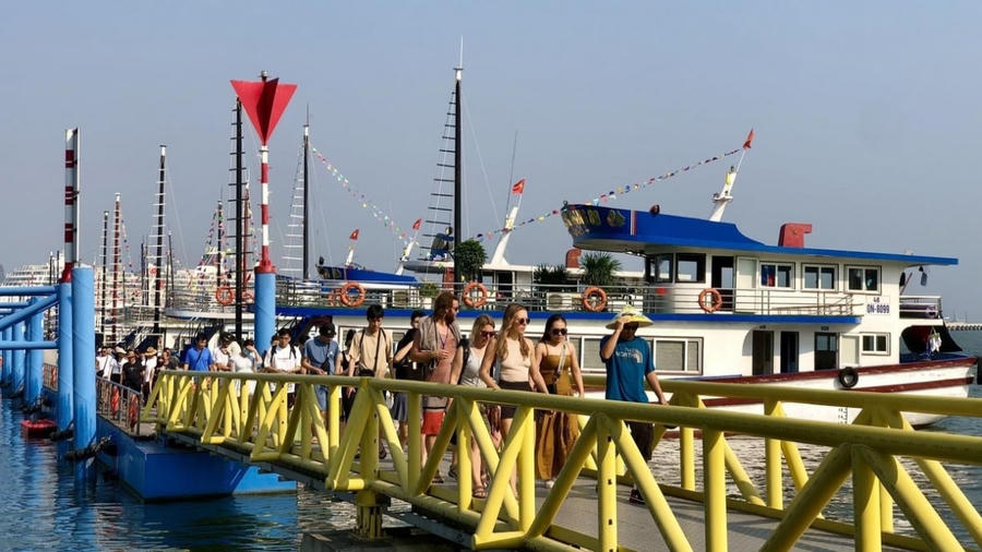 Quảng Ninh hướng tới đích 21,2 triệu khách năm 2025