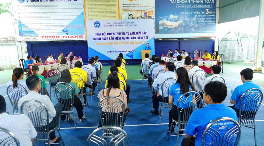 Quang cảnh buổi lễ phát động ra quân truyền thông cao điểm.