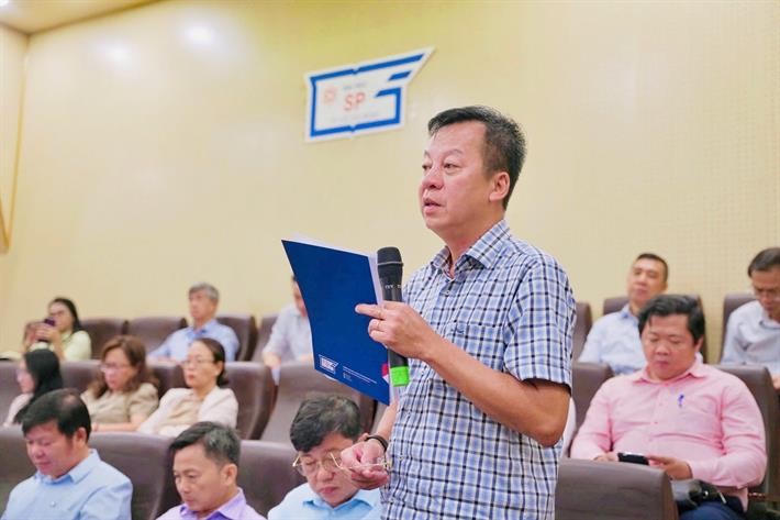 Các đại biểu góp ý tại hội thảo.