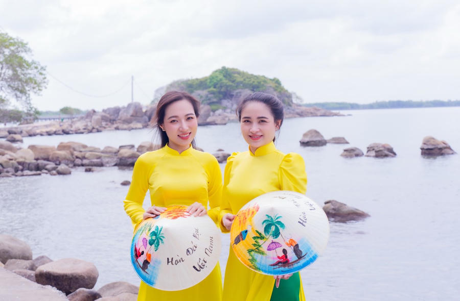 Lực lượng Công an Cà Mau quảng bá hình ảnh du lịch gắn với truyền thống vẻ vang của lực lượng Công an nhân dân.