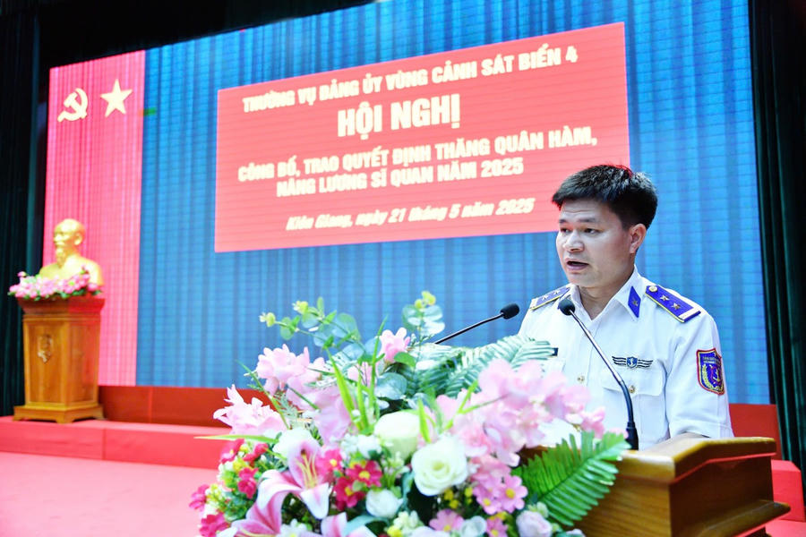 Trung tá Phạm Văn Trường - Phó Chủ nhiệm Hậu cần - Kỹ thuật phát biểu tại Hội nghị.