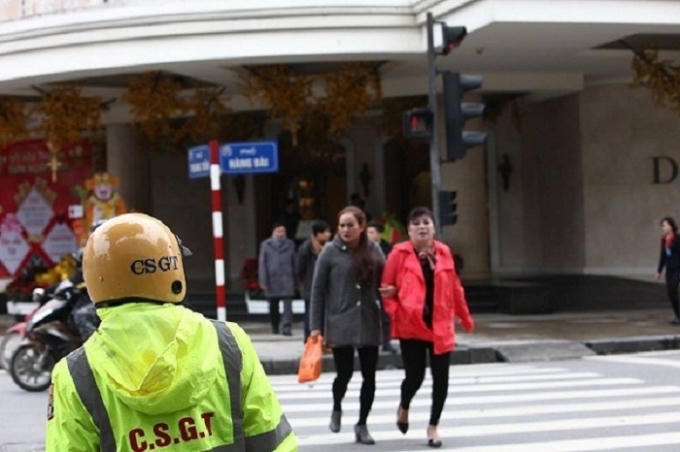Sau một tháng, Công an TP Hà Nội đã kiểm tra, xử lý 542 trường hợp người đi bộ vi phạm giao thông.