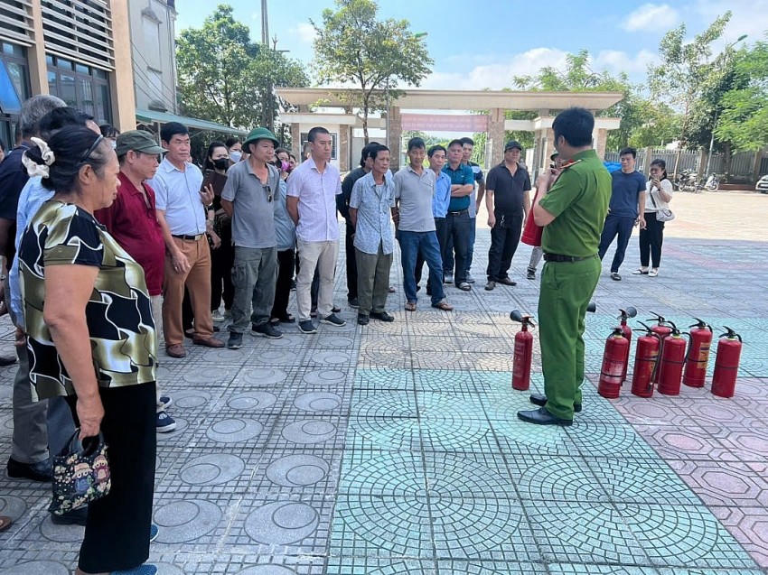 Tập huấn luyện nghiệp vụ phòng cháy, chữa cháy cho 27 tổ dân phòng.