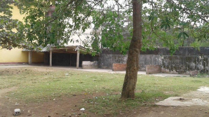 Nhà để xe dành cho học sinh vắng tanh. Ảnh: Nguyệt Chi
