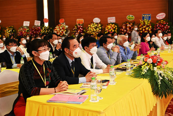 Quang lâm chứng minh Đại hội có Hoà thượng (HT) Thích Thanh Nhiễu - Phó Chủ tịch TT HĐTS; chư tôn đức phó chủ tịch là HT Thích Gia Quang; HT Thích Bảo Nghiêm Chứng minh đoàn chủ tọacó Thượng toạ (TT) Thích Đức Thiện, Phó Chủ tịch - Tổng Thư ký HĐTS; HT Thích Thanh Điện, Phó Tổng Thư ký - Chánh văn phòng 1 TƯGH, Trưởng BTS GHPGVN tỉnh Lào Cai, Trưởng Ban Tổ chức; TT Thích Thanh Huân Uỷ viên Thư ký, Phó chánh VP1; TT Thích Thanh Tuấn UVTT, Phó chánh VP1 cùng chư Tôn đức Ban Trị sự GHPGVN tỉnh Lào Cai.