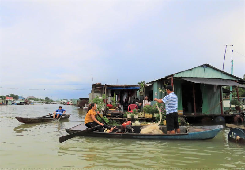 Nhọc nhằn đến mấy, khi thấy con khôn lớn mỗi ngày gia đình chị như được tiếp thêm nghị lực sống.