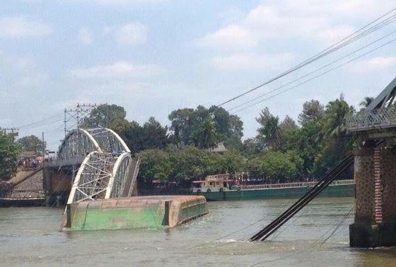 Theo lực lượng chức năng Đồng Nai cho biết, hiện có 4 ca nô được điều động tới hiện trường.