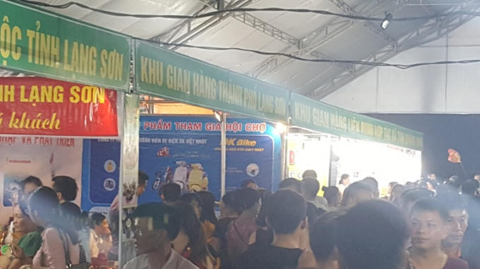 Biển người tấp nập tại lễ khai mạc “Tuần Văn hóa, Thể thao các dân tộc vùng Đông Bắc tỉnh Quảng Ninh”