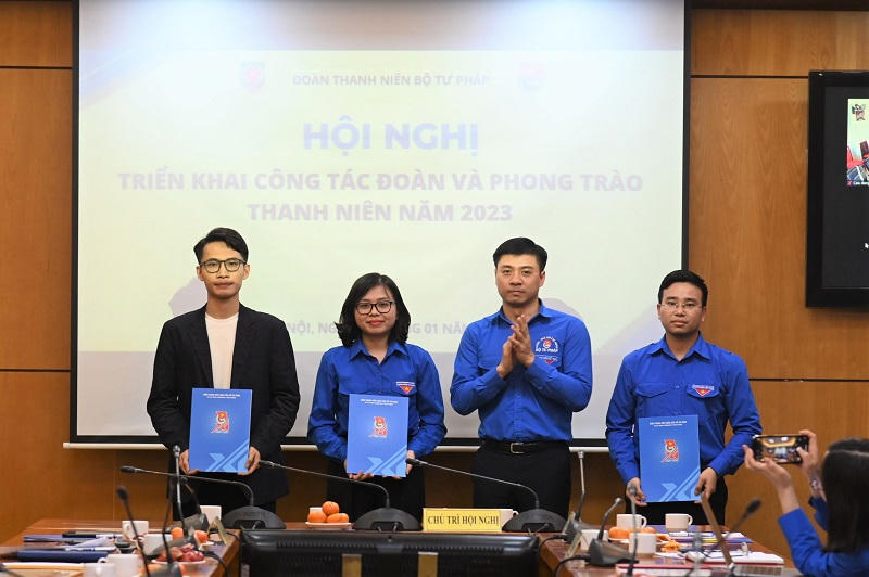 9919F780-12C4-4E27-8367-2F4AF4B1A872.