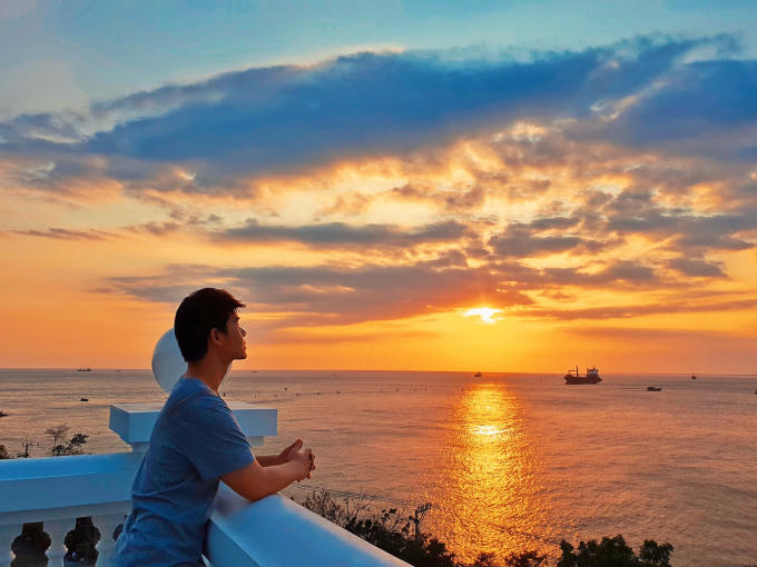 Nathan Lee t&igrave;nh cảm mừng sinh nhật mẹ tiến sĩ, h&eacute; lộ căn villa chục triệu đ&ocirc; tr&ecirc;n biển Vũng T&agrave;u