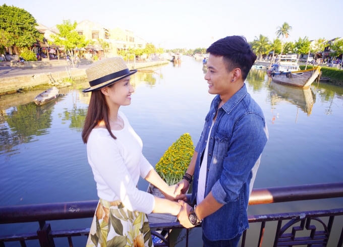 Cả hai sẽ có nụ hôn đắm đuối trên cầu sông Hàn lãng mạn không kém phim Hàn.