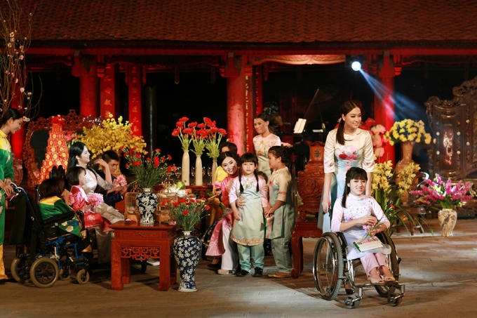 Giọng hát và ngón đàn của nghệ sĩ piano Phó An My với nhạc phẩm “Để gió cuốn đi” khiến khán giả xúc động trước những gì được chiêm ngưỡng trên sân khấu.