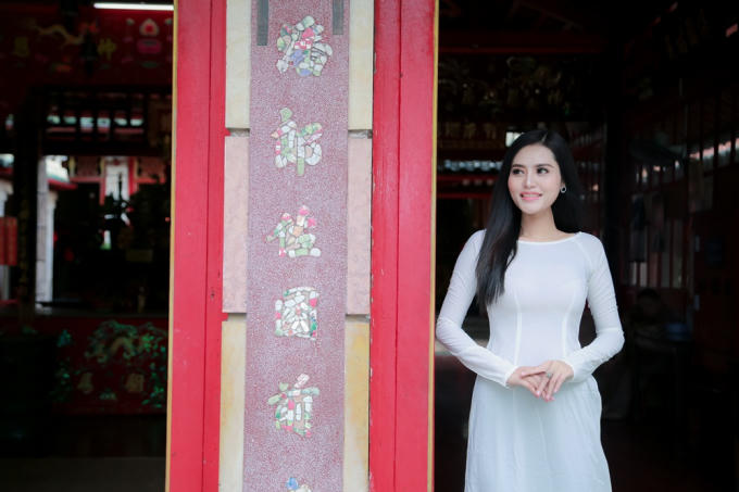 Hoa khôi Thời trang Dy Khả Hân tự tin diện áo dài trước thềm Ms Vietnam New World 2018