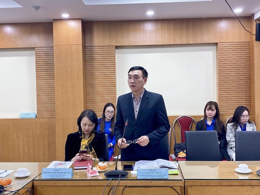 Đồng chí Cao Xuân Thuỷ - Uỷ viên Ban chấp hành Đảng bộ, Phó Chủ nhiệm Uỷ ban kiểm tra Đảng uỷ Bộ Tư pháp phát biểu tại Hội nghị.
