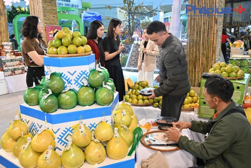 Cận cảnh các gian hàng của các địa phương trưng bày tại Hội chợ Mùa thu lần thứ I