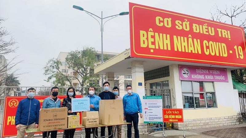  Tỉnh Đoàn Hải Dương trao quà cho bệnh viện dã chiến điều trị bệnh nhân nhiễm Covid-19.