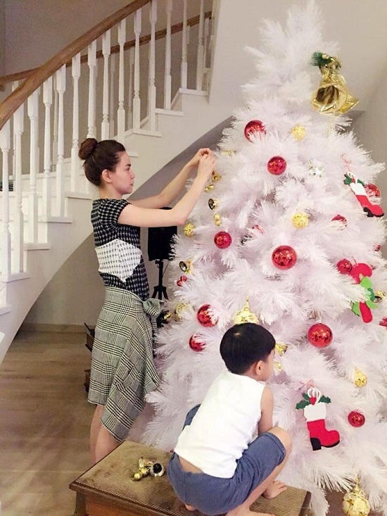 Kh&ocirc;ng kh&iacute; Gi&aacute;ng sinh đ&atilde; tr&agrave;n về khắp mọi nẻo đường