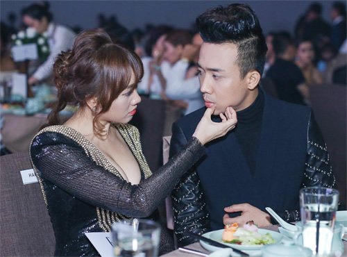 Cô nàng bắt đầu chăm khoe da thịt hơn trước.