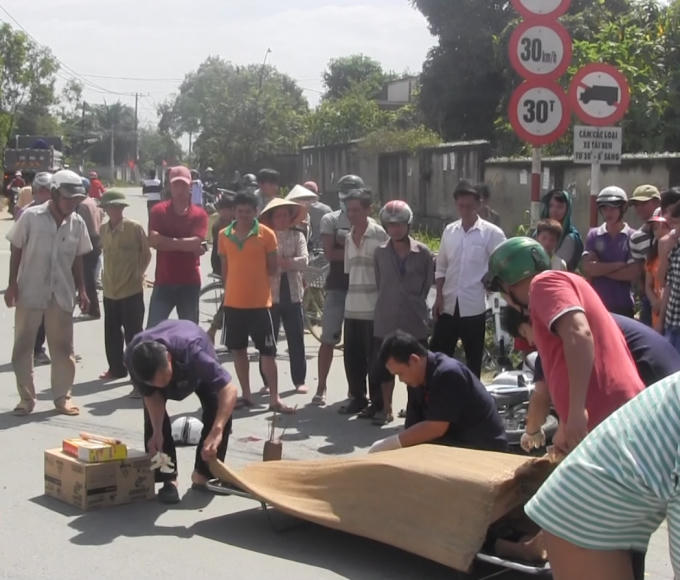 Thi thể nạn nhân tại hiện trường.