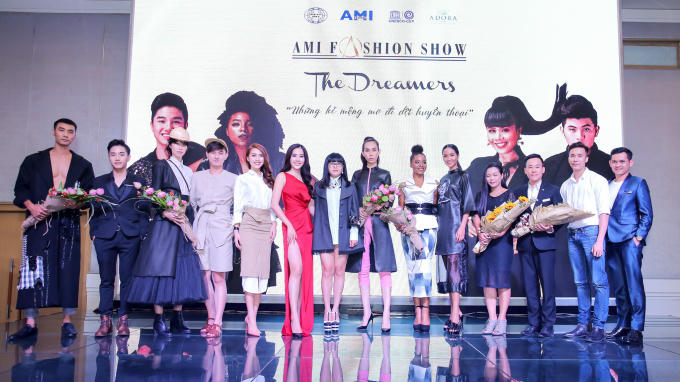 Nam Em trở thành first face' trong show diễn 'The Dreamers'