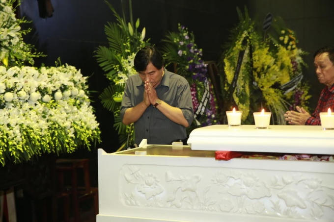 Nghệ sĩ ưu tú Mạnh Cường đến tiễn đưa nhạc sĩ Thanh Tùng.