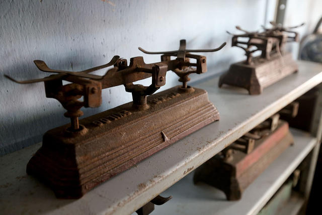 Th&uacute; vị khi uống c&agrave; ph&ecirc; trong hầm biệt động S&agrave;i G&ograve;n