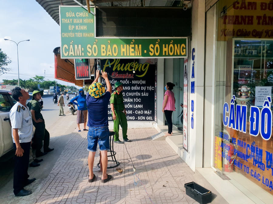 Tiến hành tháo dỡ các khu vực lấn chiếm vỉa hè tại TP. Dĩ An