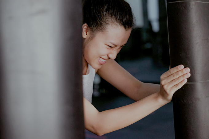 Hoàng Oanh tiết lộ hậu trường tập luyện cực khổ cho vai diễn đại ca Mỹ Dung trong Những tháng năm rực rỡ