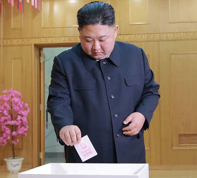 Ông Kim Jong-un đi bỏ phiếu tại cuộc bầu cử vừa qua.
