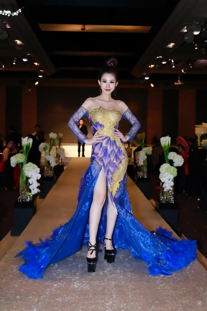 Hoa hậu Chi Nguyễn thả d&aacute;ng dưới c&aacute;i lạnh &acirc;m độ của Seoul
