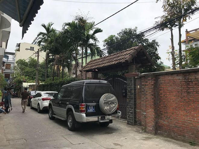 Trước nhà ông Trần Văn Minh.