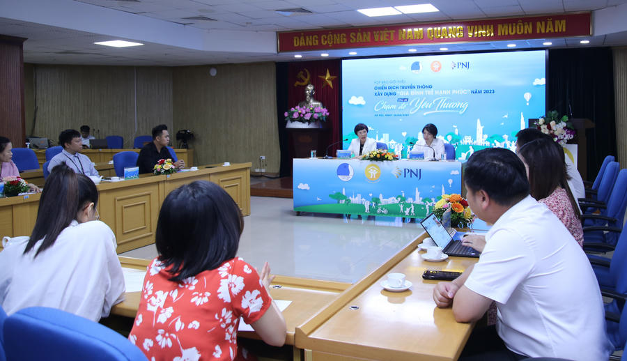 Quang cảnh họp báo.