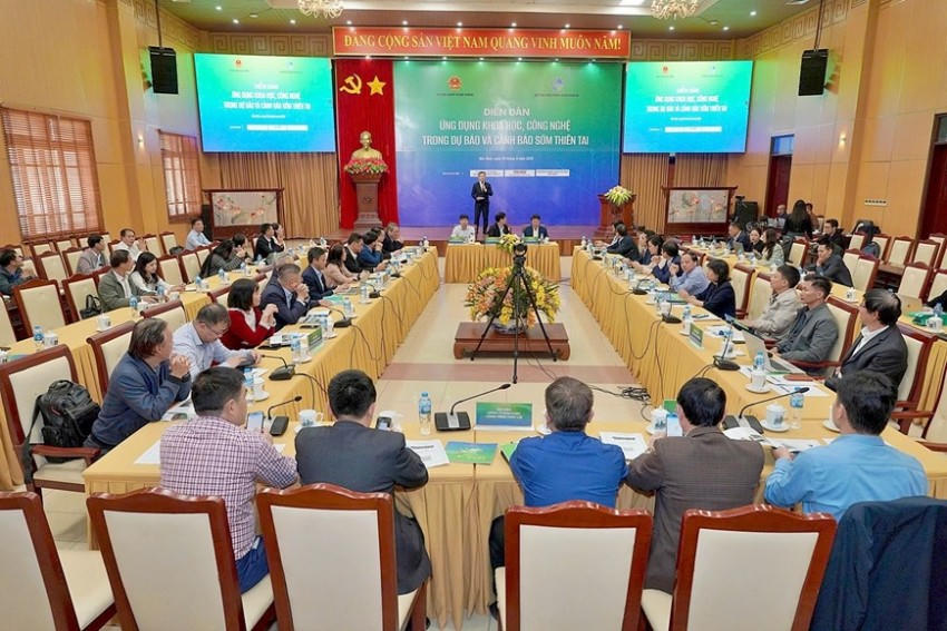 Quang cảnh diễn đàn