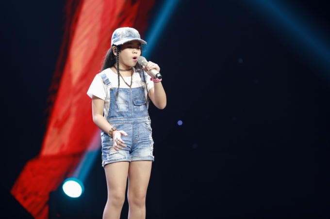 Nguyễn Thị Như Quỳnh thể hiện ca khúc "Đồ chơi đất" - sáng tác của nhạc sĩ Lưu Thiên Hương.