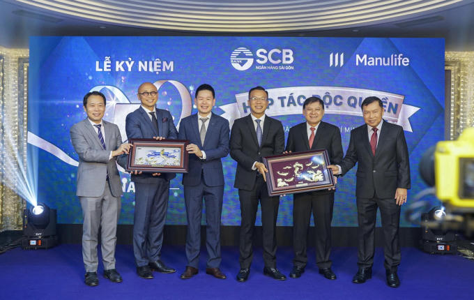 SCB_Manulife_ky_niem_5_nam_1