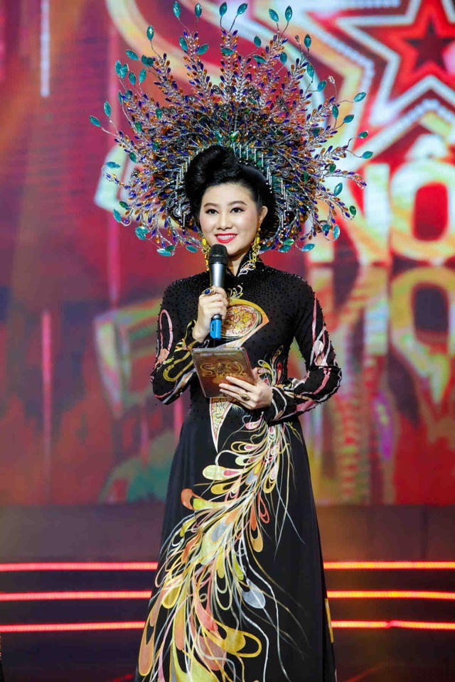 Ngoài cải lương, vài năm trở lại đây Quế Trân còn đảm nhận thêm vai trò MC trong nhiều chương trình truyền hình.
